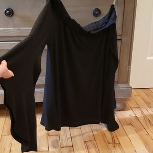Off the shoulder 70's flare sleeve